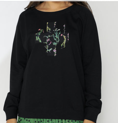 8075 Antique black floral cross sweatshirt